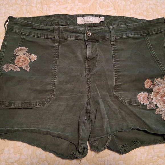 torrid Pants - Women's Shorts, Torrid brand, size 18, Dark Green Camo/Flower appliques
